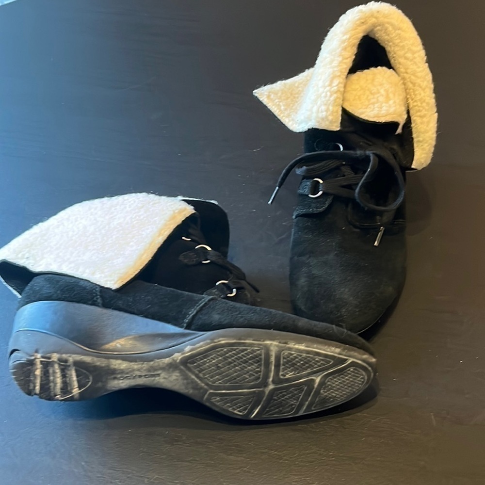 Rockport ankle lined winter boot, size 6 black, and white